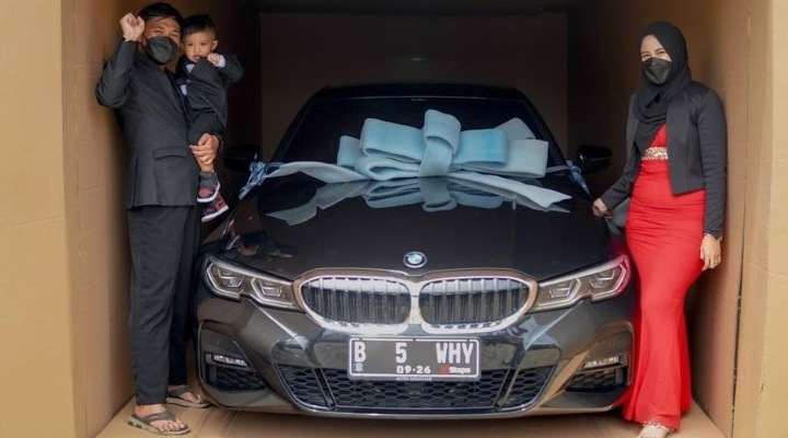 Wow! Sultan Bugis di Tangerang Beri Hadiah Ultah ke-2 Anaknya Mobil BMW Rp1,2 Miliar